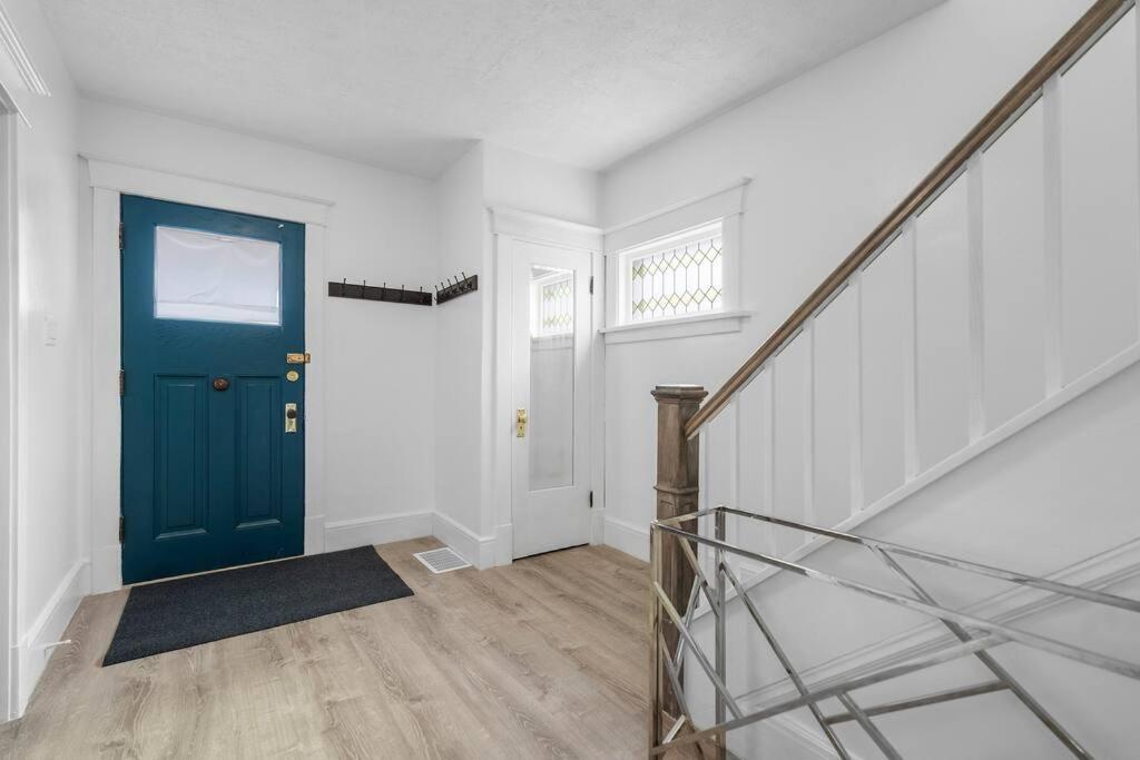 Beautiful Renovated Oasis * Niagara Falls
