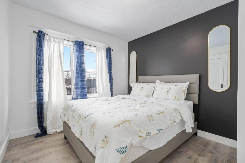 Beautiful Renovated Oasis * Niagara Falls