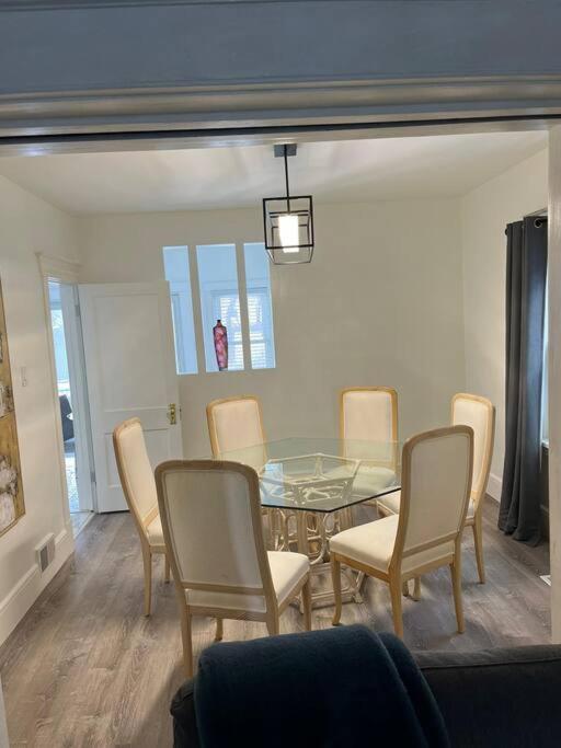 Holiday home Beautiful Renovated Oasis Niagara Falls