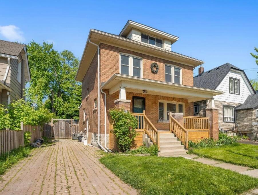 Holiday home Beautiful Renovated Oasis Niagara Falls